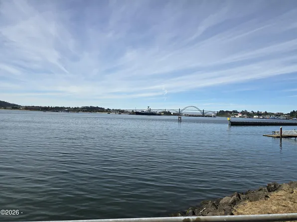 1000 SE Bay Blvd #D-6, Newport, OR 97365