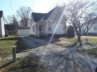 216 E South St, Nokomis, IL 62075