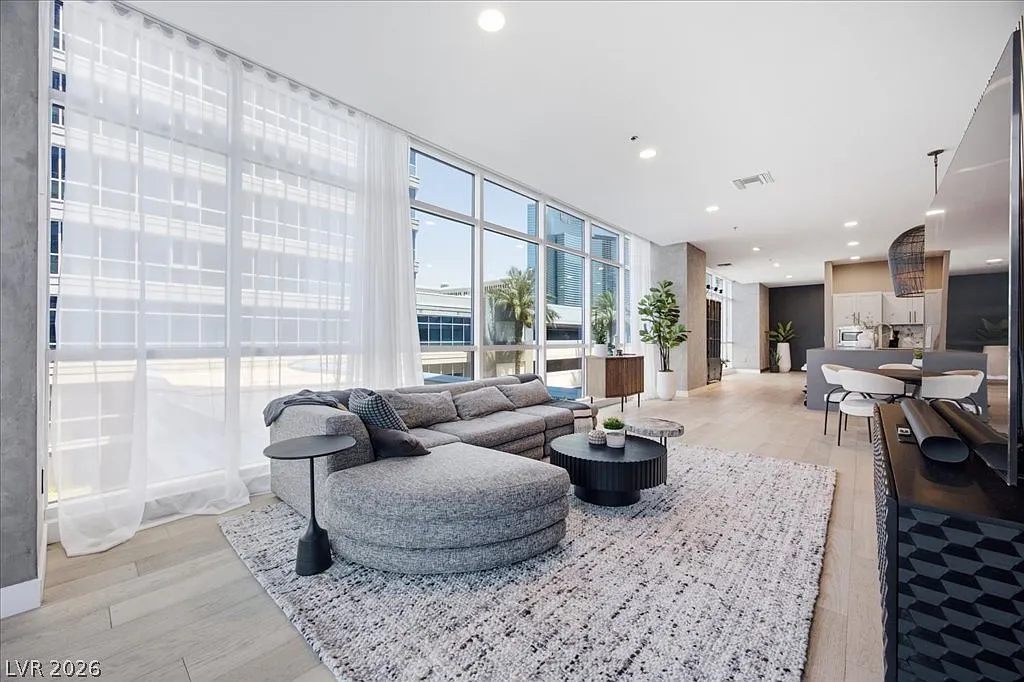 2 bed, 2.5 bath, 2494 sqft, $6,000 — Photo 4