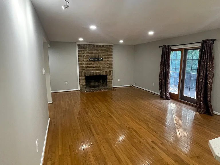 9025 Streamview Ln — Photo 5