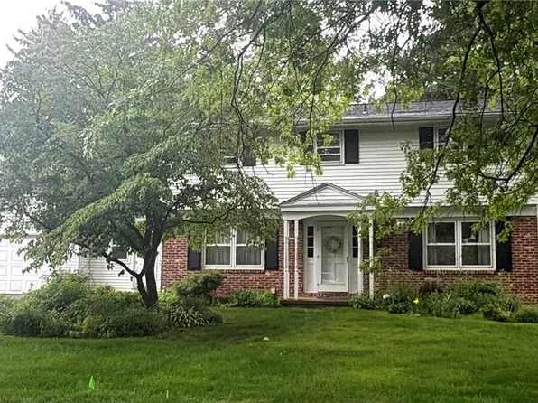 1257 Divot Dr, Allentown, PA 18106