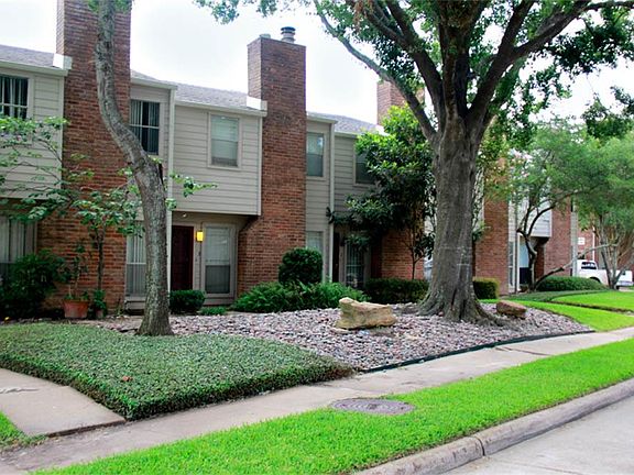 2nd image of 3901 Woodchase Dr Unit 4