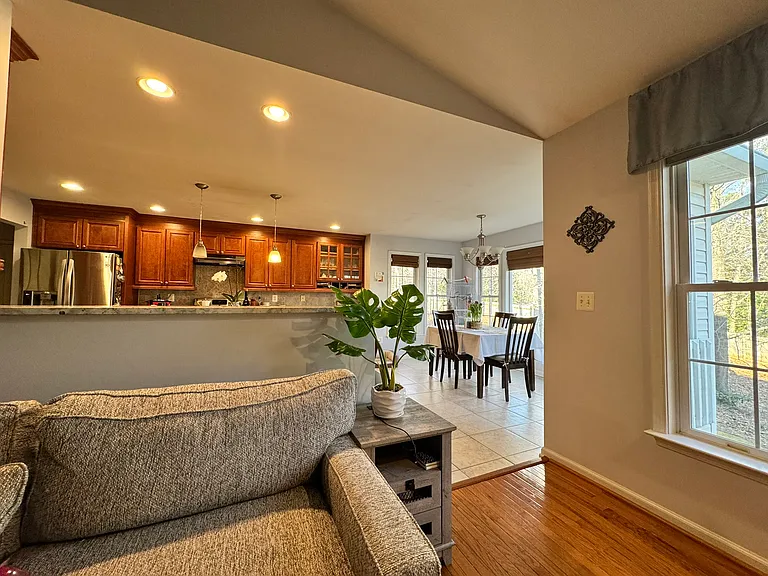 7404 Silent Willow Ct — Photo 8