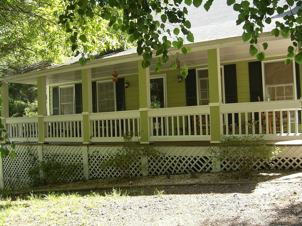 Front of house in culdesac