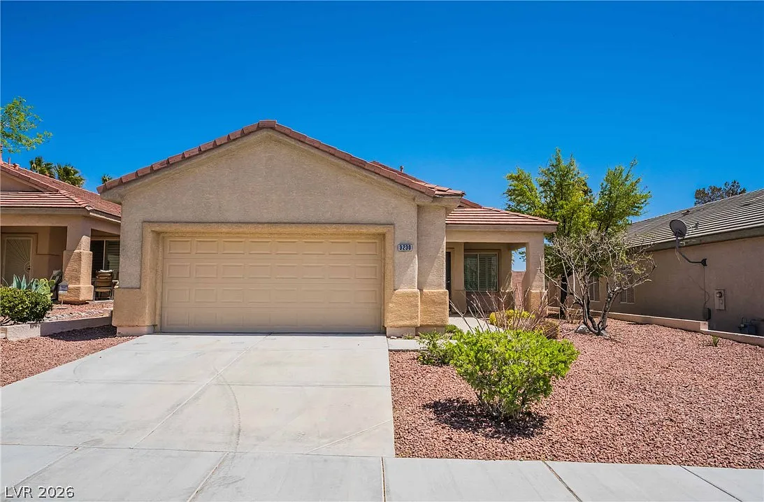 3 bed, 2.0 bath, 1628 sqft, $2,790 — Photo 2