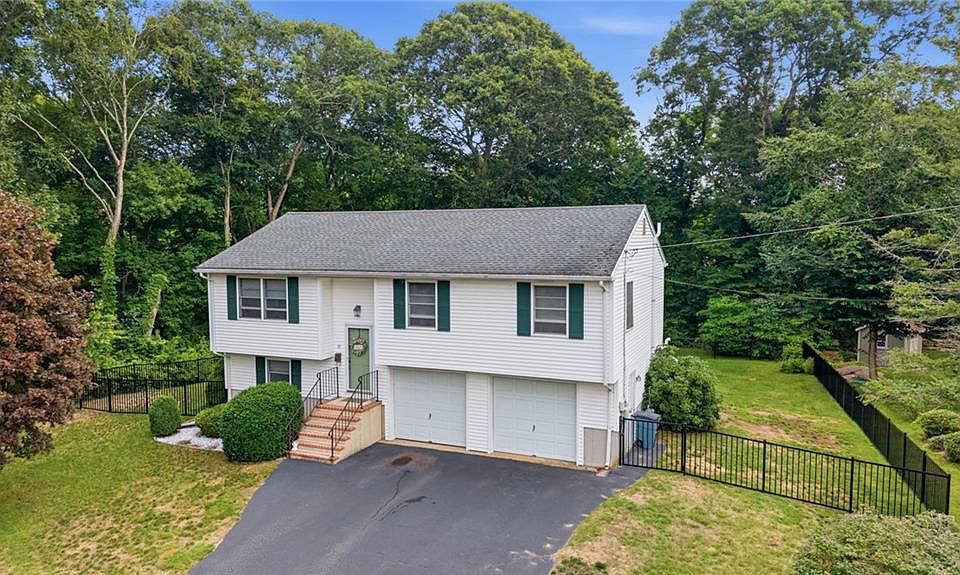1st image of 15 Clay Ln
