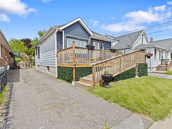 2nd image of 217 Niagara St N