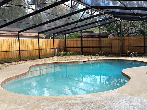 3rd image of 958 Oak Dr