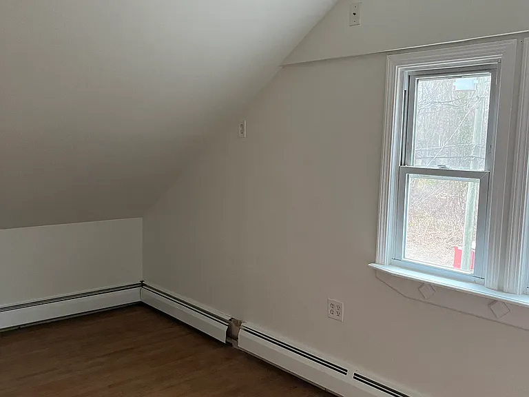 148 Mason Ave — Photo 18