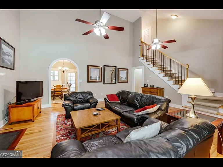 90 Hart Ave — Photo 8