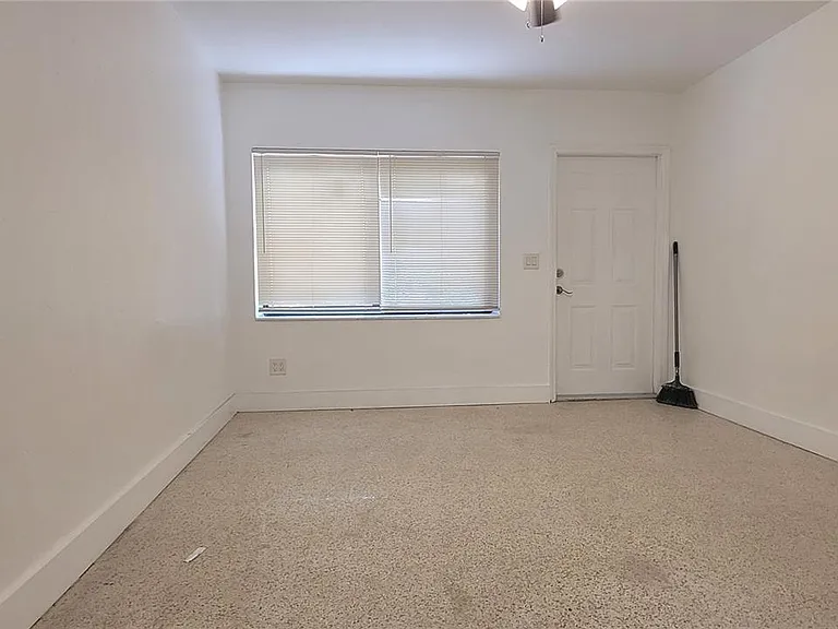 620 SW 6th Ave #2 — Photo 3