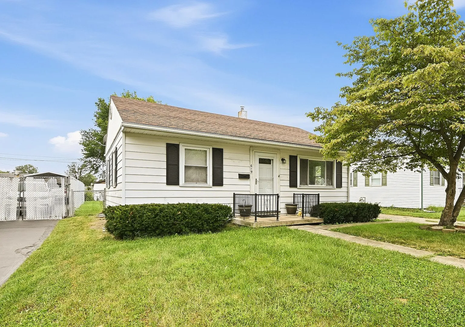 Two Bed One Bath in Springfield! — Photo 2