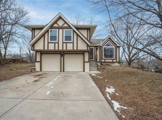 904 Cambridge Cir, Liberty, MO 64068