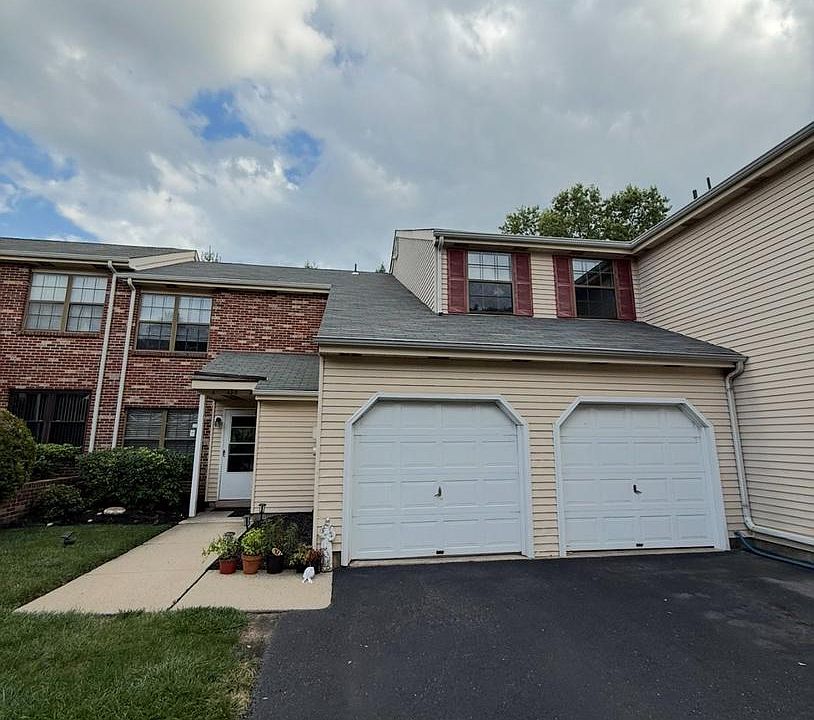 1st image of 428 Willow Turn #B