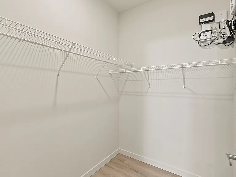 Jailen's Pointe Apartments — Photo 13