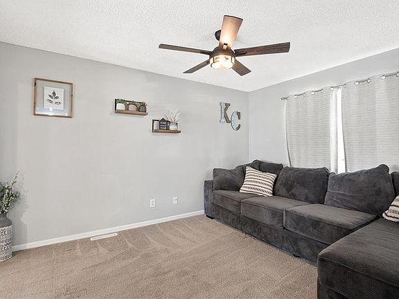 4th image of 1219 NW Golfview Dr