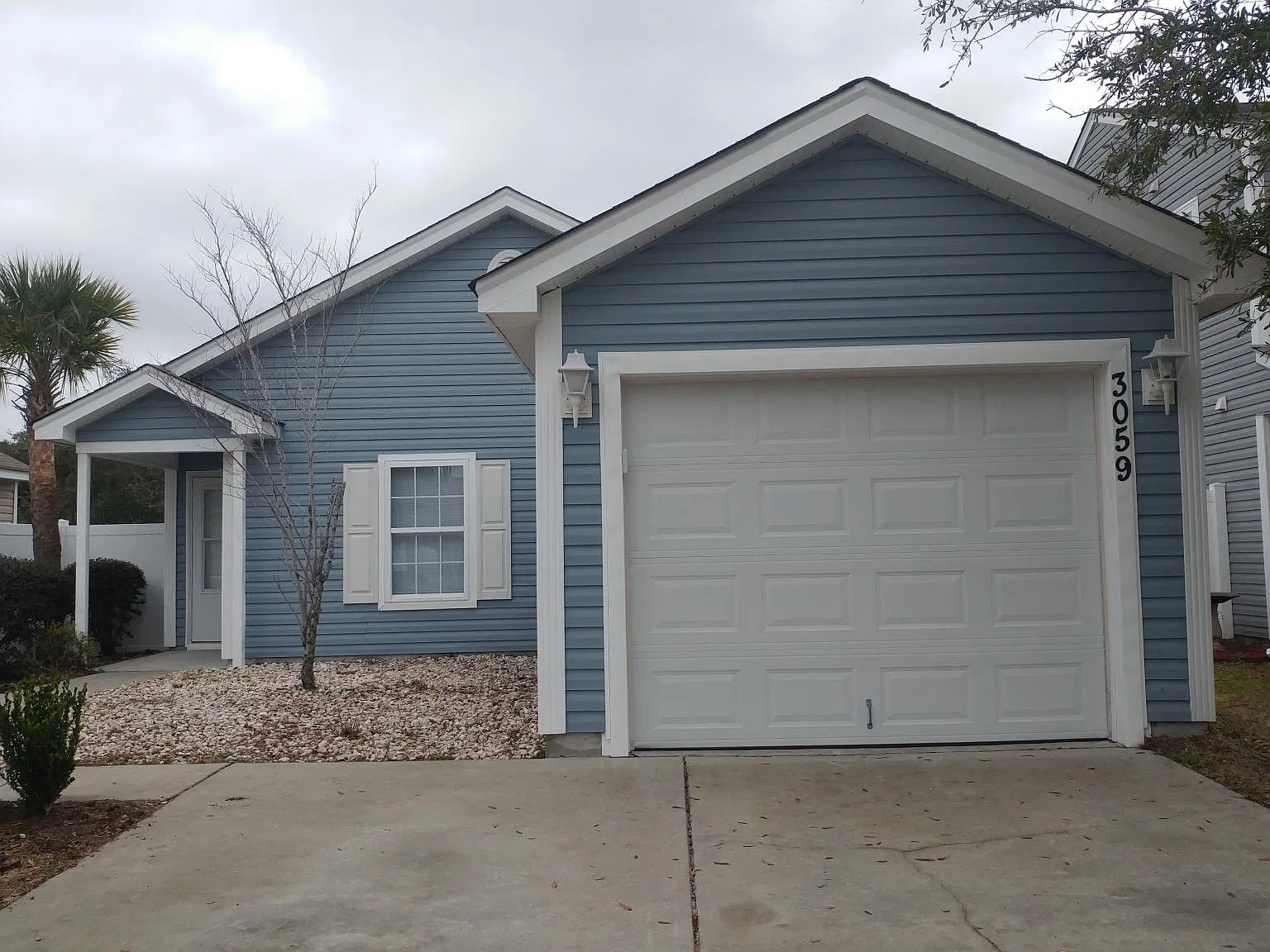 3059 Hollybrooke Dr — Photo 2