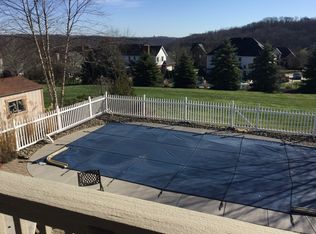 102 Cobblestone Ct, Oakdale, PA