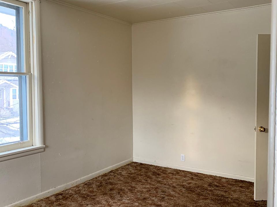 2nd image of 6 W Mill Ave APT 5
