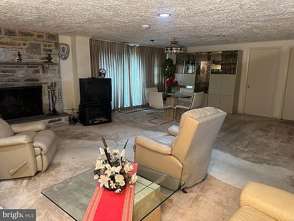 5th image of 150 Shelly Ln