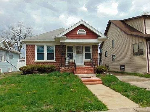 220 Elizabeth St photo 1