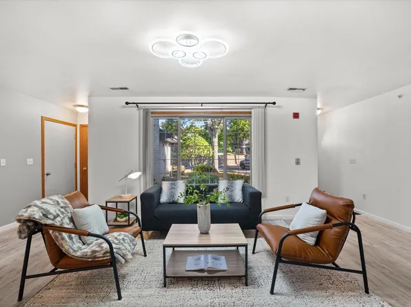 9390 West Loomis ROAD #3, Franklin, WI 53132