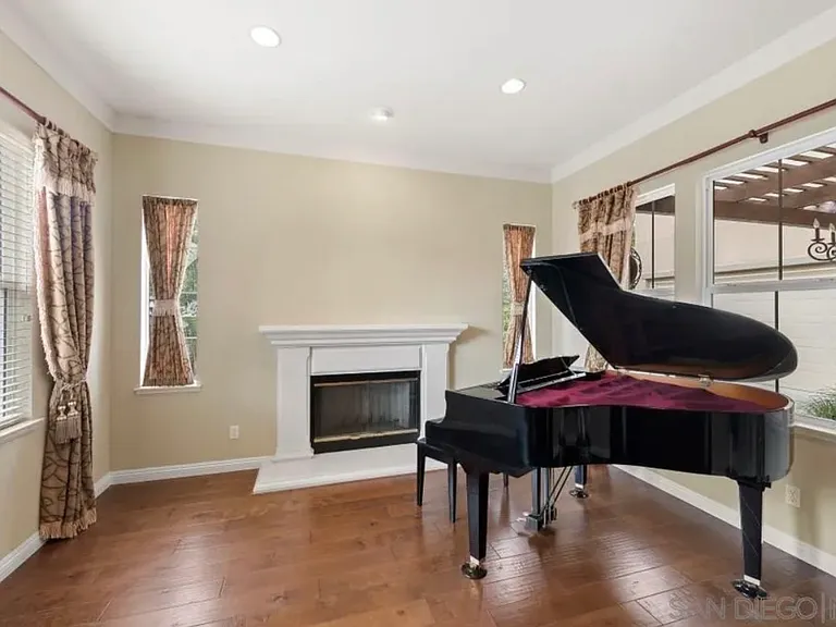 8120 Calle Catalonia — Photo 4