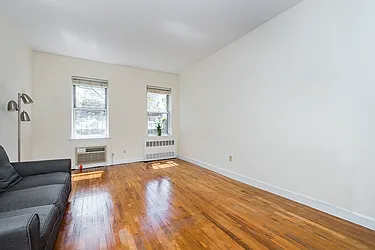 Rented by R New York