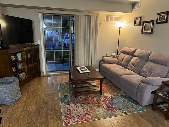 3rd image of 209 Maplewood Ct Unit 10