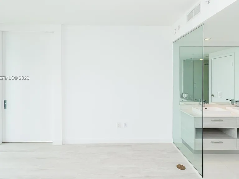 650 NE 32nd St #805 — Photo 30