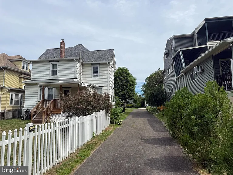 36 W Cedar Ave #B — Photo 22