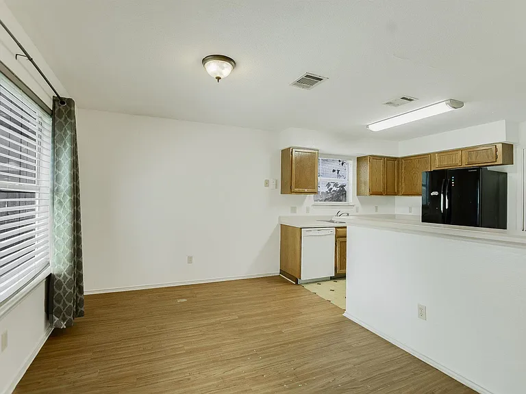 13917 Maricella Ln — Photo 7