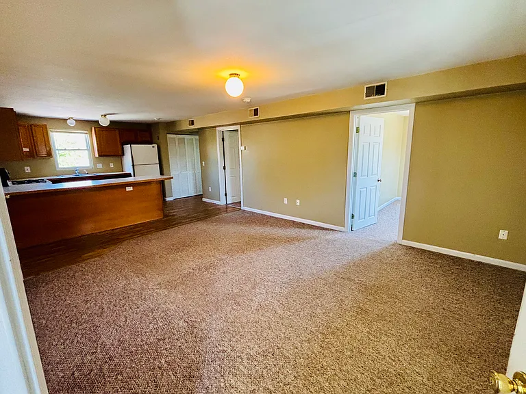 Ellis Ave — Photo 3