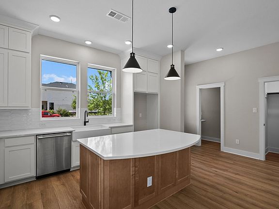 The Edmond - Kitchen