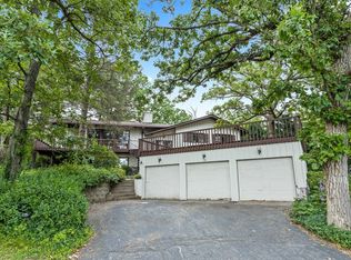 19 Acorn Dr, Hawthorn Woods, IL