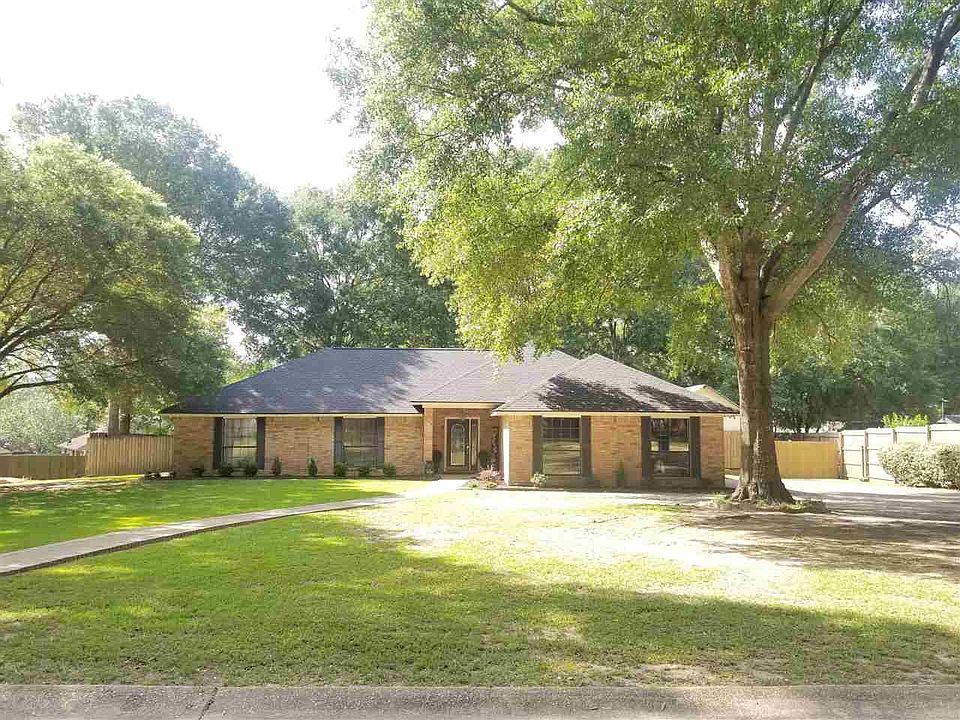 1st image of 185 Oakwood Dr