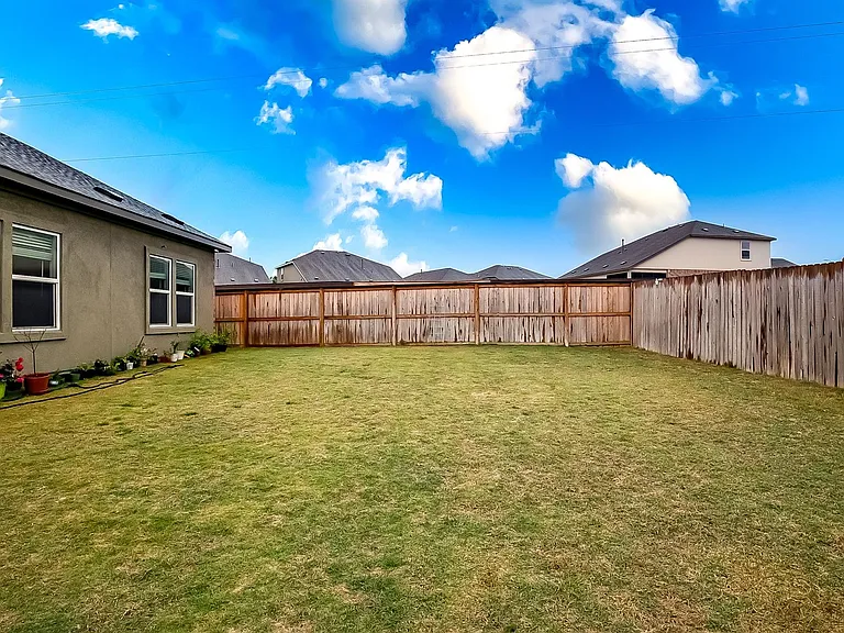1024 Bluewood Bnd — Photo 31
