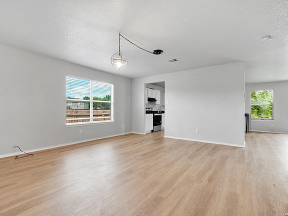 4th image of 6903 Pecan Fall
