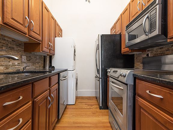 Stainless/granite kitchen with new appliances
