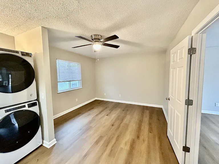 105 Ppoole St #303 — Photo 6