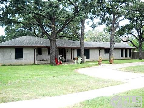 Sprawling 1 story on 3/4 acre lot! Over 2300 sqft!