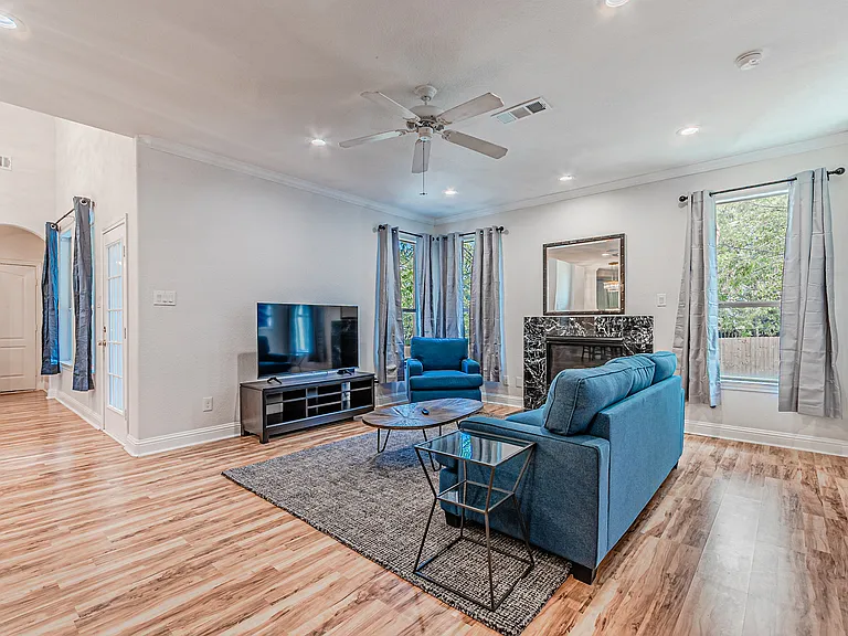 4224 Las Brisas Dr — Photo 5