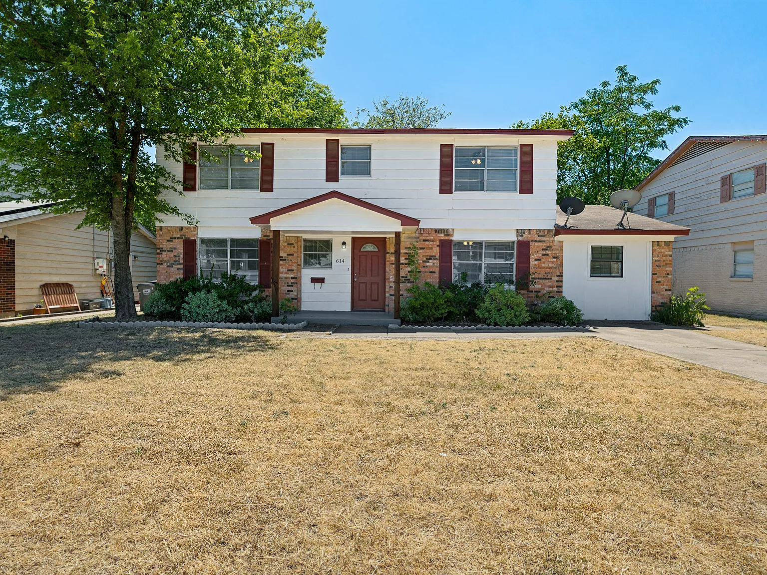 5 bed, 2.5 bath, 1998 sqft, $2,049 — Photo 1