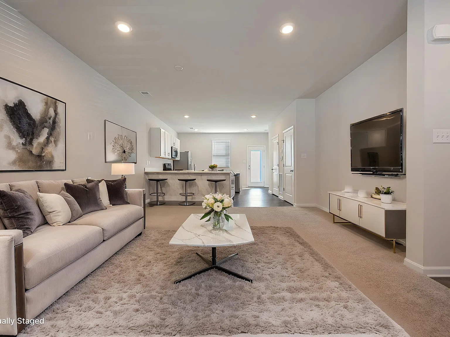 3 bed, 1356 sqft, $2,000 — Photo 3