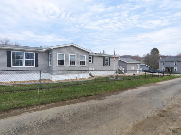 3959 Maple St, Hawthorn, PA 16230