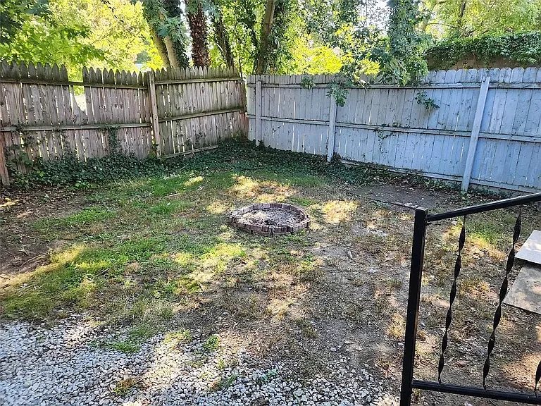 905 Walnut St — Photo 11