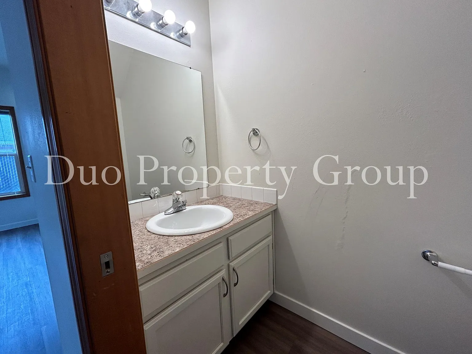 3 bed, 2.5 bath, 1500 sqft, $2,200 — Photo 4