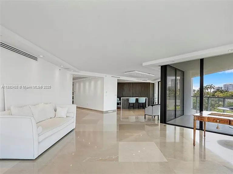 4000 Island Blvd #606 — Photo 8