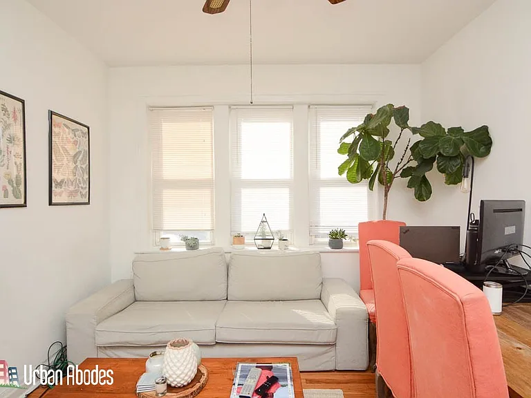 1933 W Crystal St #2AC — Photo 2