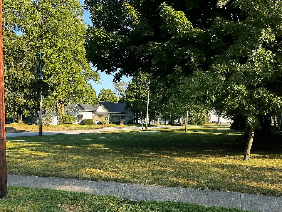 2nd image of 302 Douglas St